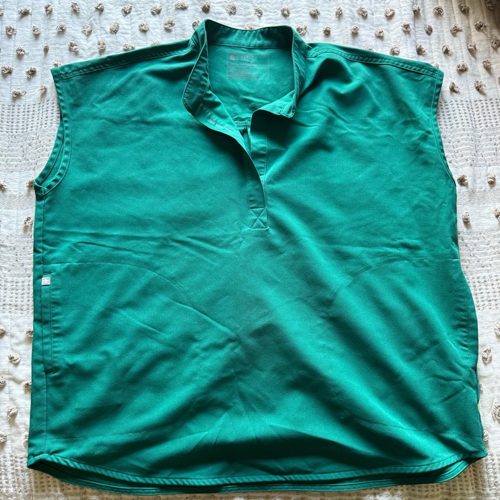 Figs Rafaella Oversized Scrub Top in Hunter Green Size L